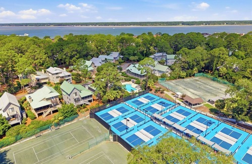 South Beach House | Cozy Dog-Friendly Cottage Near Salty Dog Cafe