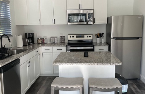 Hickory House | Cozy Guest House located near downtown!