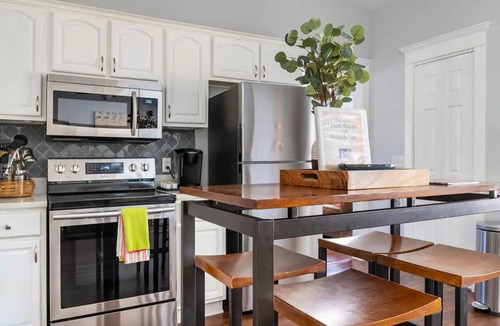 Mount Pleasant House | Cozy Home Minutes From Historic Charleston, Sullivan's Island & Isle of Palms