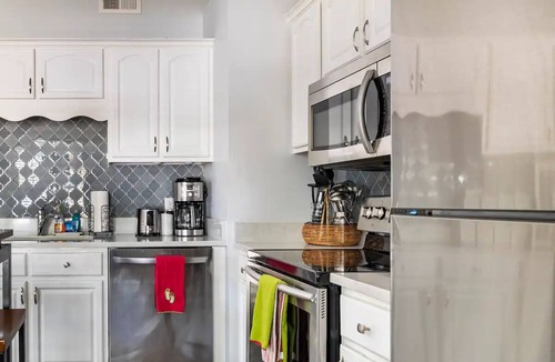 Mount Pleasant House | Cozy Home Minutes From Historic Charleston, Sullivan's Island & Isle of Palms