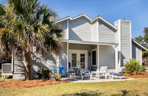 Mount Pleasant House | Cozy Home Minutes From Historic Charleston, Sullivan's Island & Isle of Palms