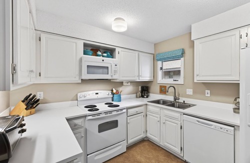 West Beach House | Cozy Kiawah Cottage with Community Pool in Prime Location!