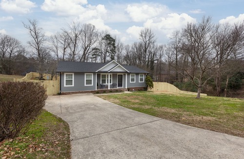 Toddville Road House | Cozy Modern:3Bedroom house near Airport, Uptown & Whitewater Center.