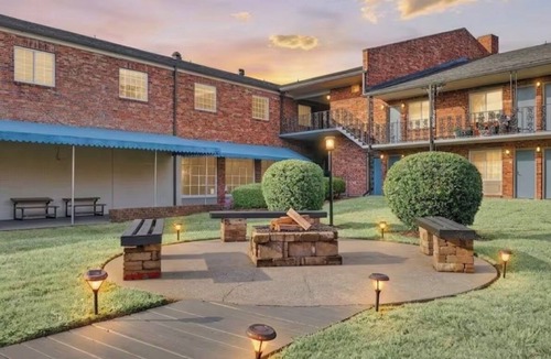 Sheffield Park Apartment | Cozy Newly renovated 2nd story studioApt MINS to Hospitals & Downtown