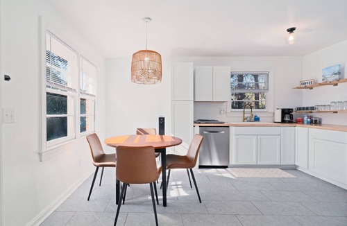 West Ashley House | Cozy Pet-Friendly Home Minutes to Downtown!