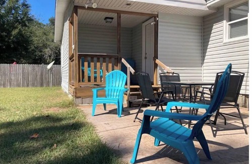 Thunderbolt House | Cozy ranch, minutes from both historic downtown Savannah and Tybee Beaches.