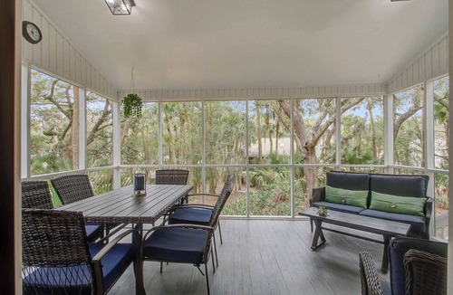 Tarpon Pond House | Cozy Seabrook Cottage Near Beach, Golf & Nature