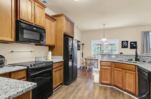 Lincolnville House | Cozy Spacious Family Retreat