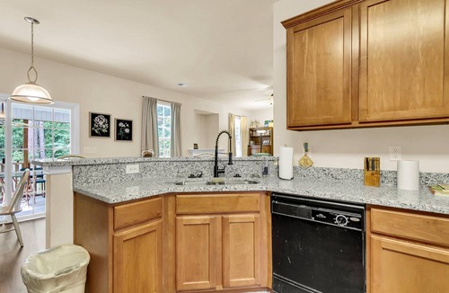 Lincolnville House | Cozy Spacious Family Retreat