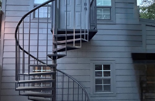 West Ashley Apartment | Cozy Studio Apartment, full kitchen and laundry, conveniently close to downtown