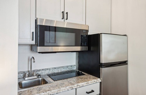 Cannonborough Elliotborough Apartment | Cozy Studio in the Center of Downtown Charleston!