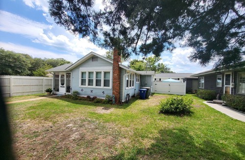 Crescent Beach House | Cozy Vintage Artist Cottage. 5-minute walk to the beach, 2BR/1 BA. Pets OK,