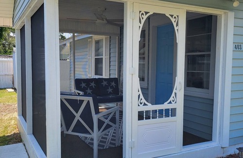 Crescent Beach House | Cozy Vintage Artist Cottage. 5-minute walk to the beach, 2BR/1 BA. Pets OK,