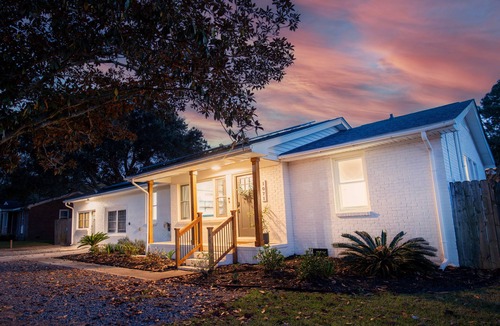 Charleston House | Creekside Retreat w/Hot Tub + Game Room, 6 minutes to Downtown, 15 to Folly!