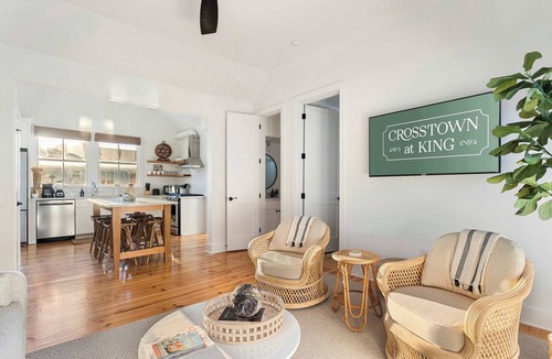 Downtown Charleston House | Crosstown @ King | Downtown Dream - Walk to King!