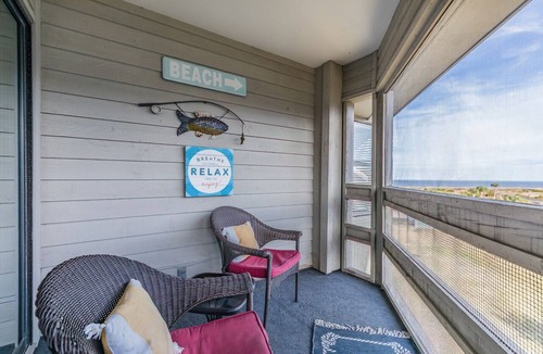 Oceanmarsh Subdivision Condo | Crow's Nest On Harbor Island - Recently Updated!- One Bedroom on Third Floor