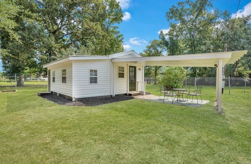 Manning Cottage | Cypress Cottage - Cozy Lake Getaway