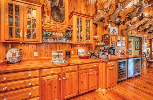 Orangeburg County Cabin | Cypress Creek Lodge - Spacious 8 bedroom 7 bathroom lodge