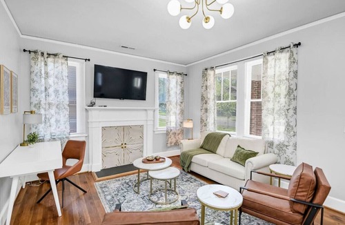 Shandon Apartment | Dana`s Cottage| 1 King Bed | Close to USC Stadium