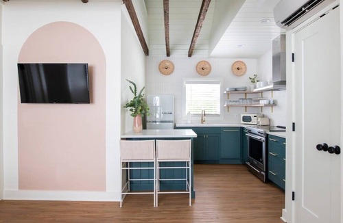 Cannonborough Elliotborough House | Delana Suite | New Prime Downtown Spot!