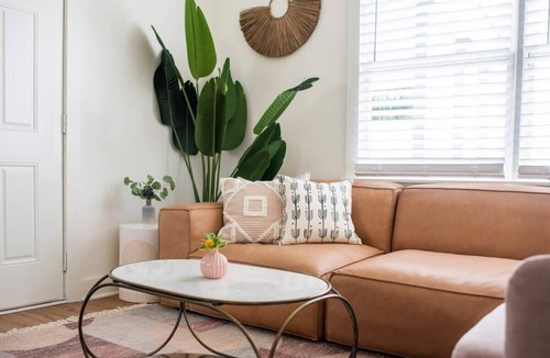 Cannonborough Elliotborough House | Delana Suite | New Prime Downtown Spot!