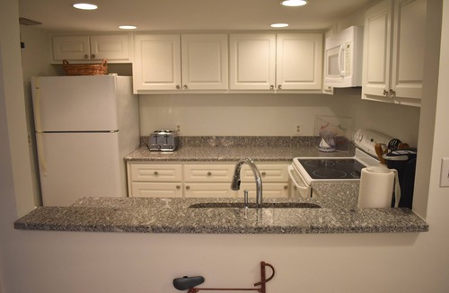 Harbour Town House | Deluxe 3 BR Harbour Town Villa - One Minute Walk to the Yacht Basin