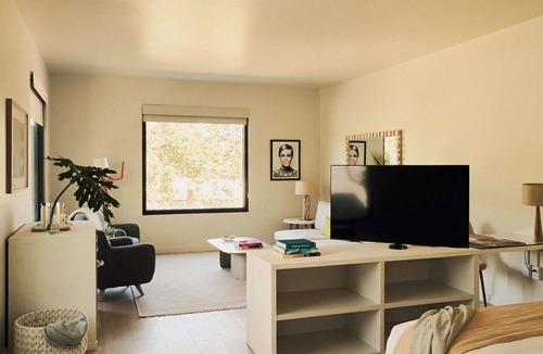 North Charleston Hotel | Deluxe King Suite - Hotel Circulo - Prime Location