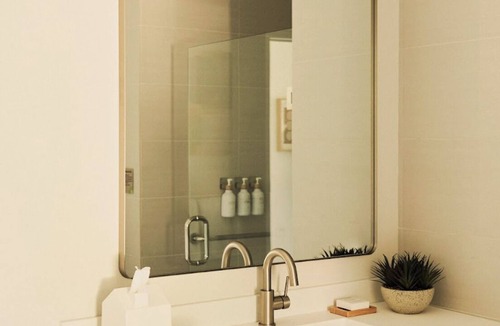 North Charleston Hotel | Deluxe King Suite - Hotel Circulo - Prime Location