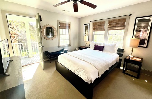 Westside Condo | Designer 2BR Historic Condo Near Hampton Park Private Balconies
