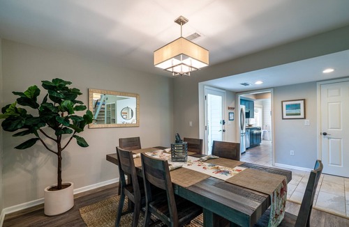 Spinnaker Beachhouses Villa | DESIGNER DECORATED 3 BR Spinnaker! Walk to beach & club! Amenity access! Dog Friendly!