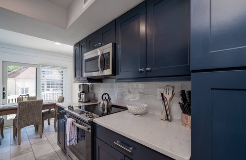 Spinnaker Beachhouses Villa | DESIGNER DECORATED 3 BR Spinnaker! Walk to beach & club! Amenity access! Dog Friendly!