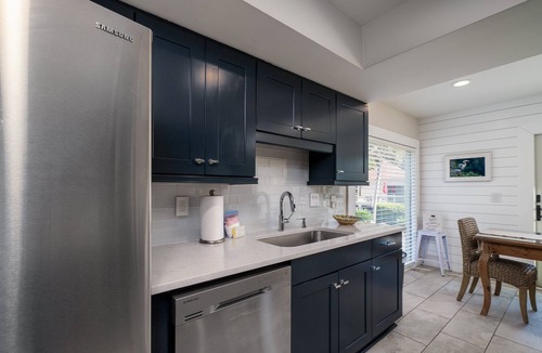 Spinnaker Beachhouses Villa | DESIGNER DECORATED 3 BR Spinnaker! Walk to beach & club! Amenity access! Dog Friendly!