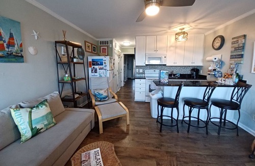 Isle of Palms Condo | Discover Charleston @seacabin226b - Isle of Palms, Oceanfront Condo