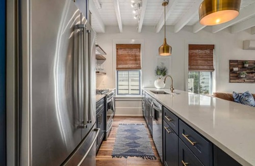 Cannonborough Elliotborough House | Downtown Charleston! One block to King St. Free parking for two vehicles