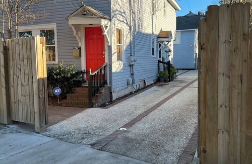 North-Central Apartment | Downtown Charleston Grove C
