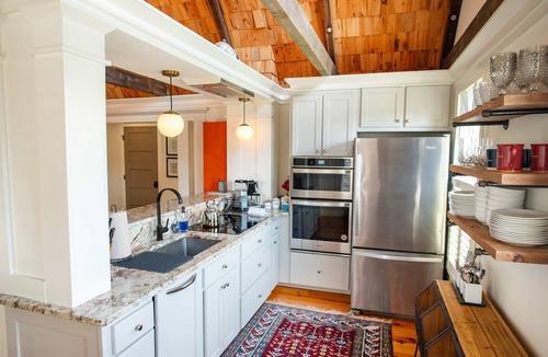 Cannonborough Elliotborough Apartment | Downtown Charleston Luxe 9BR/9BA + Parking