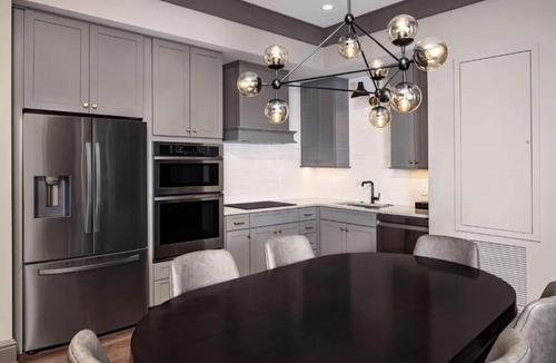 Ansonborough Hotel | Downtown Getaway w/Kitchenette l Near to South Carolina Aquarium - 0.3 mi Away