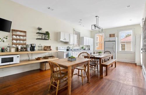 Cannonborough Elliotborough Apartment | Downtown Historic Home Steps to King St