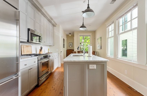 Cannonborough Elliotborough House | Downtown Luxury | The Rainbow Cottage