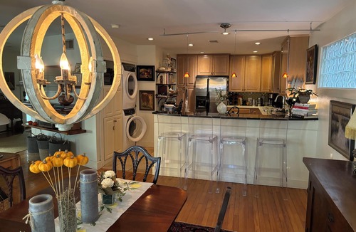 Harleston Village House | Downtown open space home with a patio garden for the month of August