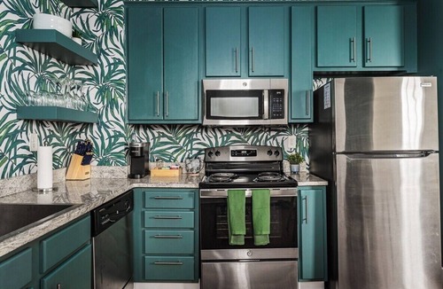 Dixon Park House | Downtown Savannah * 2 Bedroom * Firepit * Dogs OK * Private Patio