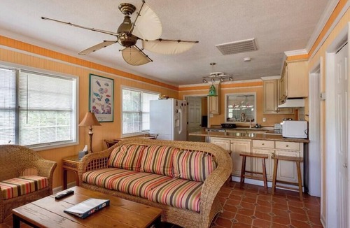 Tybee Island Cottage | Dreamsicle Beach Cottage. Near beach & restaurants. Pet friendly+large backyard.
