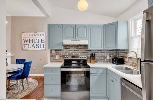 Beach Institute Cottage | Duckie's Cottage in Historic Savannah | Heated Pool Access