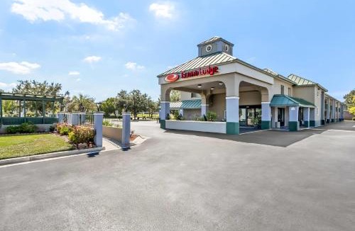 Goose Creek Cabin | Econo Lodge Goose Creek - Charleston North