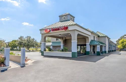 Goose Creek Cabin | Econo Lodge Goose Creek - Charleston North