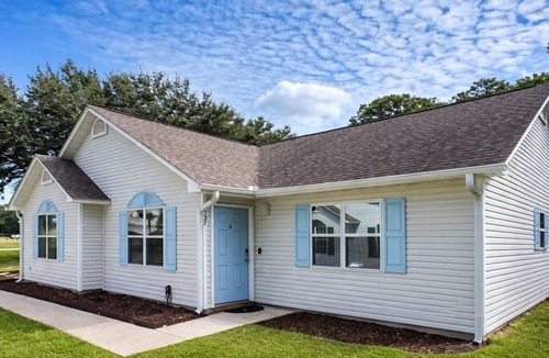 Murrells Inlet House | Egret's Cove-Free BEACH pass, near golfing and marina, walk to restaurants!