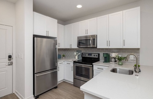 Dilworth Apartment | Elegant Urban Escape In The Heart Of Dilworth