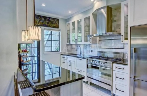 Myers Park Condo | Entire 4-Unit Building in Myers Park | 8BR & Reserved Parking near Uptown