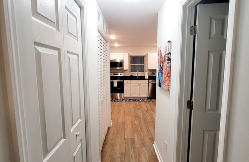 Hanahan Apartment | Exceptional Studio in CHS! Quiet Cozy with Onsite Parking/Washer/Dryer & HS Wifi