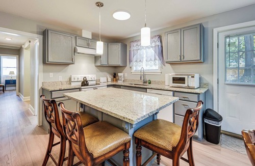 West Ashley House | Extended Stay in Charleston! 5 Mi to Historic Dtwn
